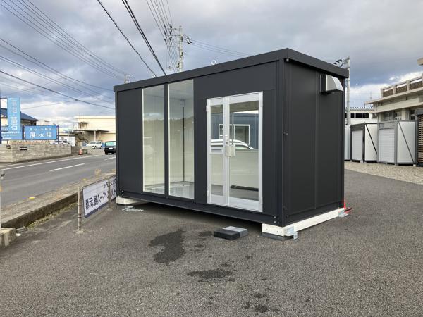 愛媛県新居浜店/展示場の新棟ユニットハウス・プレハブ・コンテナハウス47MSL(2.95坪)の本体の外観
