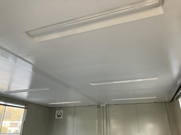 神奈川県秦野店/展示場の中古ユニットハウス・プレハブ・コンテナハウスCT-54J(7.86坪)の各設備の照明器具