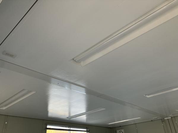 神奈川県秦野店/展示場の中古ユニットハウス・プレハブ・コンテナハウスCT-54J(7.86坪)の各設備の照明器具