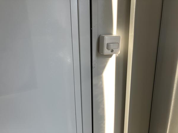 神奈川県秦野店/展示場の中古ユニットハウス・プレハブ・コンテナハウスCT-32J(2.16坪)の各設備のスイッチ