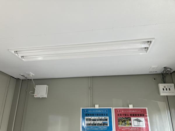 神奈川県秦野店/展示場の中古ユニットハウス・プレハブ・コンテナハウスCT-32J(2.16坪)の各設備の照明器具