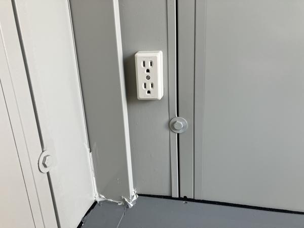 神奈川県秦野店/展示場の中古ユニットハウス・プレハブ・コンテナハウスCT-32J(2.16坪)の各設備のコンセント