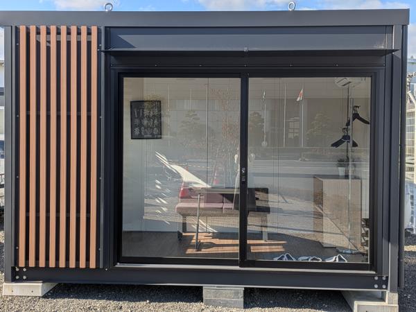 愛媛県松山出張所/総合展示場の新棟ユニットハウス・プレハブ・コンテナハウス38MSL EXTRA SPACE(2.43坪)の本体の外観