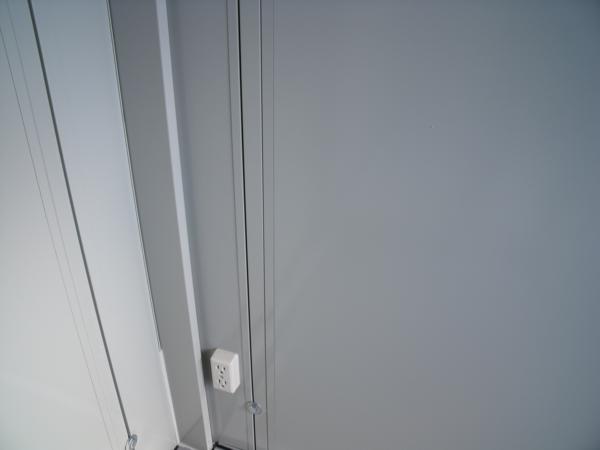 埼玉県花園インター店/展示場の中古ユニットハウス・プレハブ・コンテナハウスCT-32J(2.16坪)の各設備のコンセント