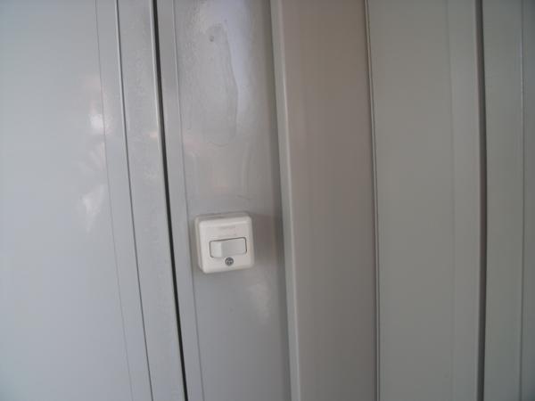 埼玉県花園インター店/展示場の中古ユニットハウス・プレハブ・コンテナハウスCT-32J(2.16坪)の各設備のスイッチ