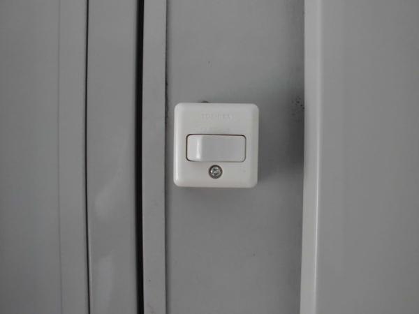 福岡県太宰府店/展示場の中古ユニットハウス・プレハブ・コンテナハウスCT-32JG(2.16坪)の各設備のスイッチ