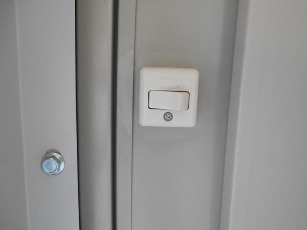 埼玉県朝霞店/展示場の中古ユニットハウス・プレハブ・コンテナハウスCT-32JG(2.16坪)の各設備のスイッチ