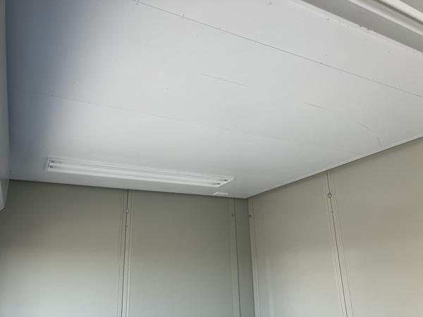 茨城県小美玉店/展示場の中古ユニットハウス・プレハブ・コンテナハウスCT-32J(2.16坪)の各設備の照明器具