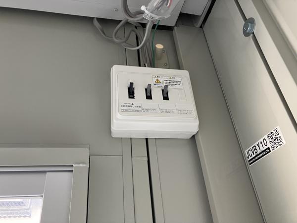 大阪府枚方店/展示場の中古ユニットハウス・プレハブ・コンテナハウスCT-32JG(2.16坪)の各設備の分電盤