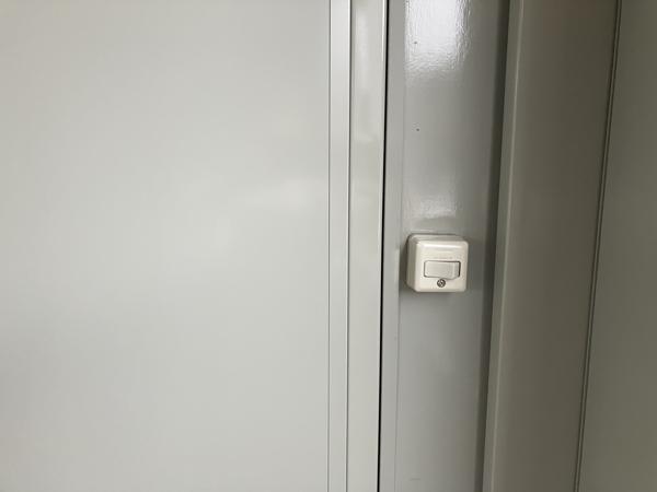 大阪府枚方店/展示場の中古ユニットハウス・プレハブ・コンテナハウスCT-41J(2.83坪)の各設備のスイッチ