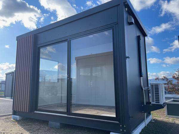 香川県丸亀店/展示場の新棟ユニットハウス・プレハブ・コンテナハウス38MSL EXTRA SPACE(2.43坪)の本体の外観