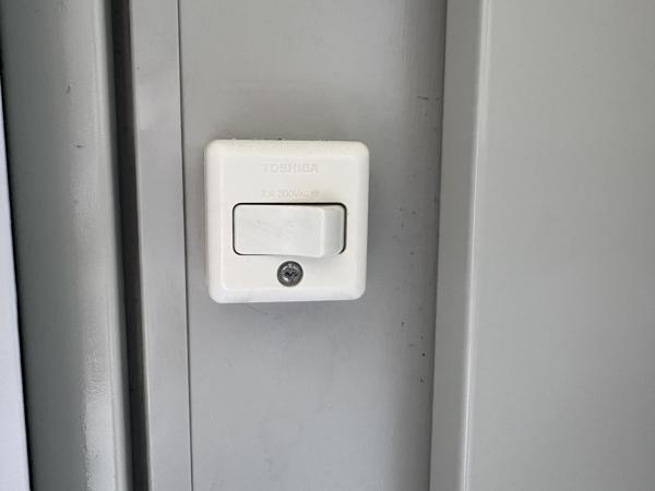 埼玉県川越店/展示場の中古ユニットハウス・プレハブ・コンテナハウスCT-32JG(2.16坪)の各設備のスイッチ