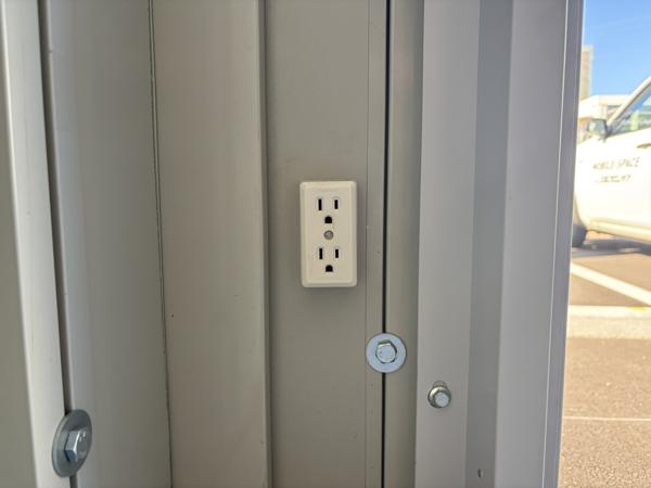 埼玉県川越店/展示場の中古ユニットハウス・プレハブ・コンテナハウスCT-32JG(2.16坪)の各設備のコンセント