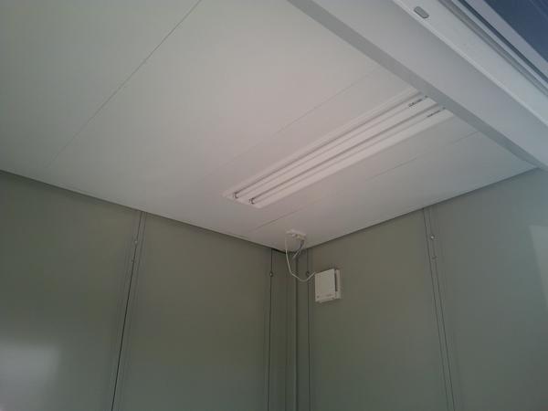 三重県三重営業所/展示場の中古ユニットハウス・プレハブ・コンテナハウスCT-32J(2.16坪)の各設備の照明器具