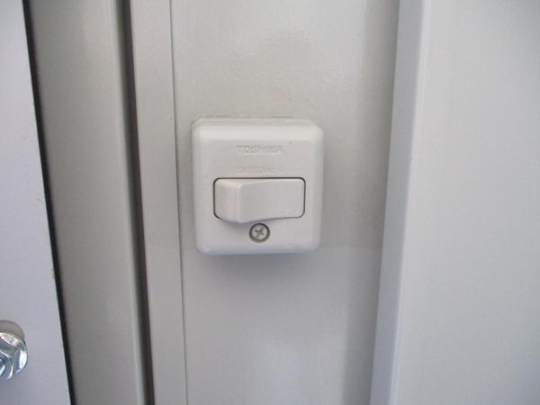 宮崎県都城店/展示場の中古ユニットハウス・プレハブ・コンテナハウスCT-32JG(2.16坪)の各設備のスイッチ