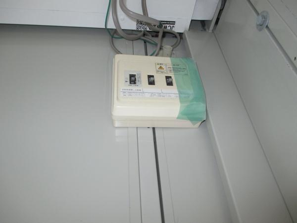 福岡県八幡西店/展示場の中古ユニットハウス・プレハブ・コンテナハウスCT-32J(2.16坪)の各設備の分電盤