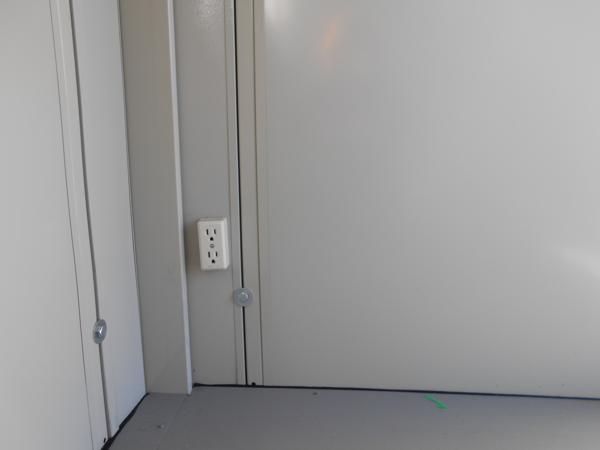 茨城県鹿嶋店/展示場の中古ユニットハウス・プレハブ・コンテナハウスCT-32J(2.16坪)の各設備のコンセント