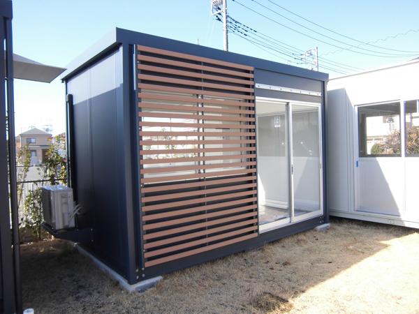 埼玉県春日部総合展示場の新棟ユニットハウス・プレハブ・コンテナハウス38MSL(2.43坪)の本体の外観