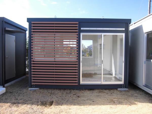 埼玉県春日部総合展示場の新棟ユニットハウス・プレハブ・コンテナハウス38MSL(2.43坪)の本体の外観