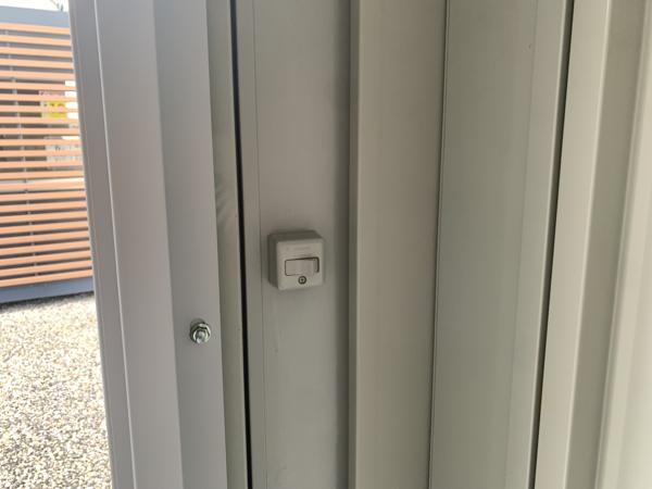 滋賀県栗東店/展示場の中古ユニットハウス・プレハブ・コンテナハウスCT-41JG(2.83坪)の各設備のスイッチ