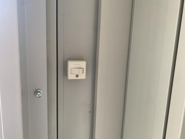 滋賀県栗東店/展示場の中古ユニットハウス・プレハブ・コンテナハウスCT-32JG(2.13坪)の各設備のスイッチ