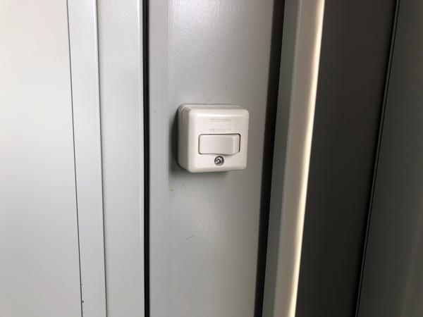 茨城県常陸大宮店/展示場の中古ユニットハウス・プレハブ・コンテナハウスCT-32J(2.16坪)の各設備のスイッチ
