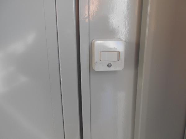兵庫県姫路西店/展示場の中古ユニットハウス・プレハブ・コンテナハウスCT-41J(2.83坪)の各設備のスイッチ