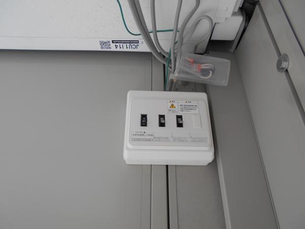 福島県いわき四倉店/展示場の中古ユニットハウス・プレハブ・コンテナハウスCT-32J(2.16坪)の各設備の分電盤