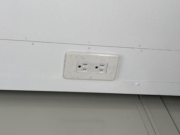 茨城県小美玉店/展示場の中古ユニットハウス・プレハブ・コンテナハウスCT-32J(2.16坪)の各設備のコンセント