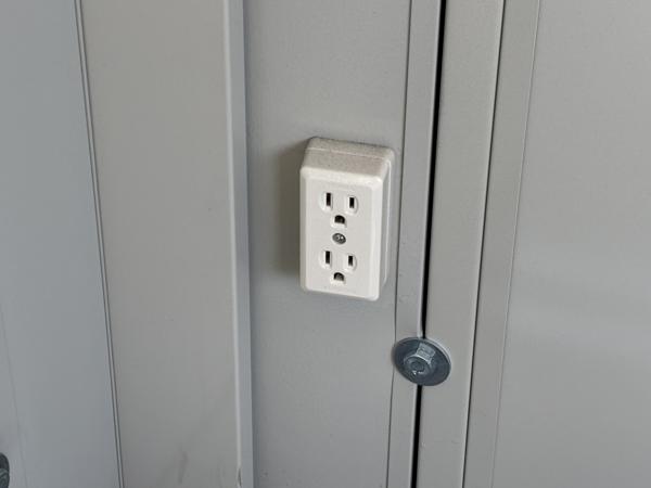 茨城県小美玉店/展示場の中古ユニットハウス・プレハブ・コンテナハウスCT-32J(2.16坪)の各設備のコンセント