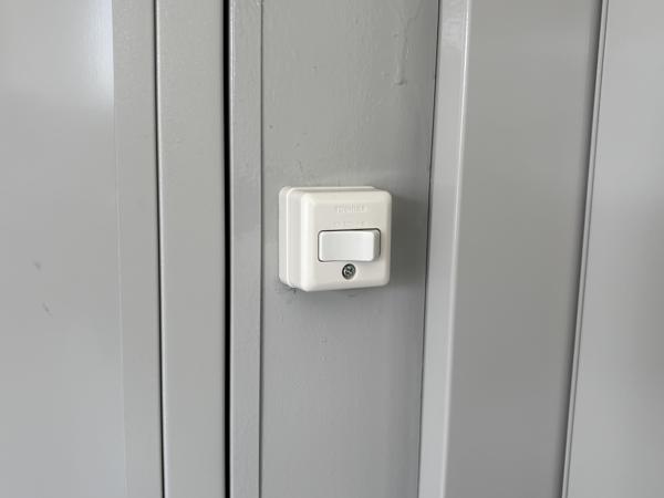 茨城県小美玉店/展示場の中古ユニットハウス・プレハブ・コンテナハウスCT-32J(2.16坪)の各設備のスイッチ