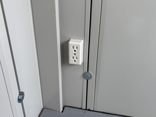 茨城県小美玉店/展示場の中古ユニットハウス・プレハブ・コンテナハウスCT-32J(2.16坪)の各設備のコンセント