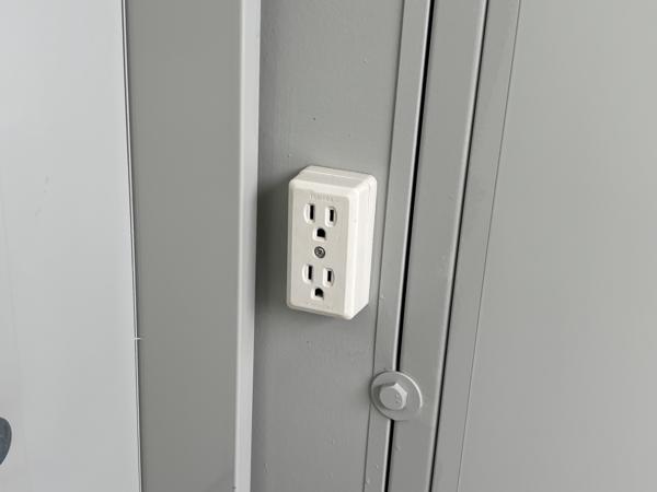 茨城県小美玉店/展示場の中古ユニットハウス・プレハブ・コンテナハウスCT-32J(2.16坪)の各設備のコンセント