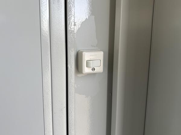 茨城県小美玉店/展示場の中古ユニットハウス・プレハブ・コンテナハウスCT-41J(2.83坪)の各設備のスイッチ