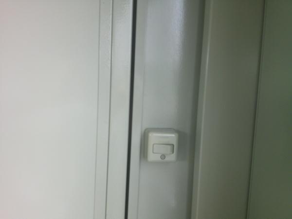 京都府木津川店/展示場の中古ユニットハウス・プレハブ・コンテナハウスCT-41J(2.83坪)の各設備のスイッチ