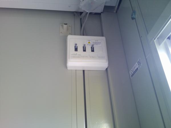 京都府木津川店/展示場の中古ユニットハウス・プレハブ・コンテナハウスCT-32J(2.16坪)の各設備の分電盤