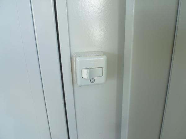 青森県八戸店/展示場の中古ユニットハウス・プレハブ・コンテナハウスCT-32J(2.16坪)の各設備のスイッチ