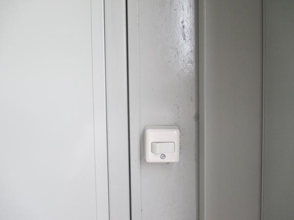 岩手県一関店/展示場の中古ユニットハウス・プレハブ・コンテナハウスCT-32J(2.16坪)の各設備のスイッチ