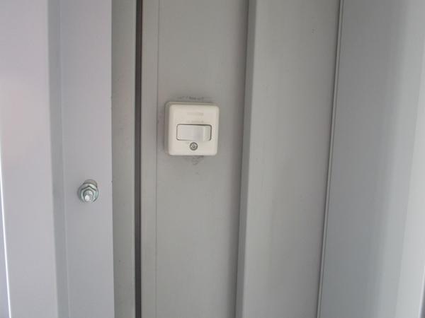 京都府亀岡店/展示場の中古ユニットハウス・プレハブ・コンテナハウスCT-32JG(2.16坪)の各設備のスイッチ