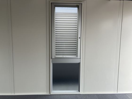埼玉県 7.77坪 新棟 57MS1 内観 片開き段窓