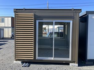 U-Prefab » 2023.2.9 中古ユニットハウス4坪タイプ（8畳）・U-prefab オリジナルトイレ K-T0.3型  を、事務所・トイレとして設置しました。