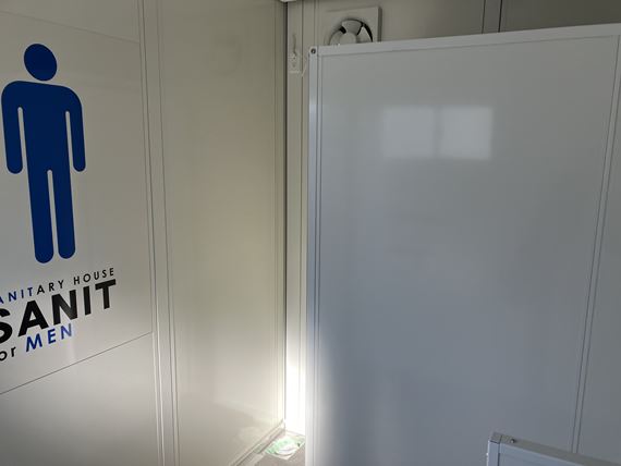 茨城県 1.84坪 新棟 SANIT_29MSL 男性用トイレ AC付 内観
