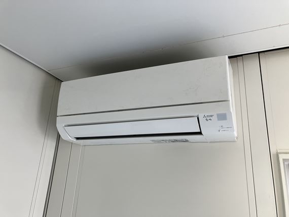 茨城県 1.84坪 新棟 SANIT_29MSL 男性用トイレ AC付 内観