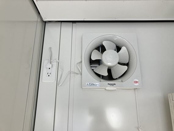 茨城県 1.84坪 新棟 SANIT_29MSL 男性用トイレ AC付 内観