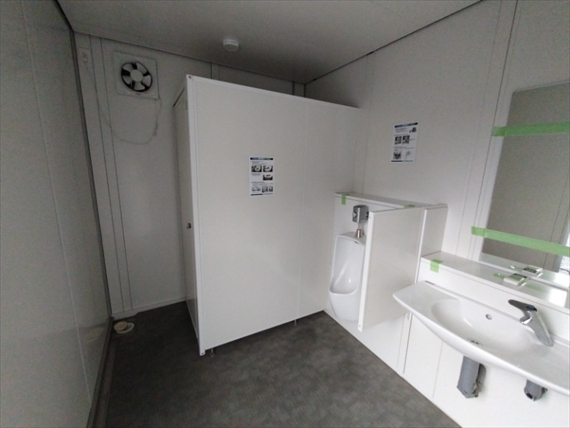 茨城県 1.84坪 新棟 SANIT_29MSL 男性用トイレ AC付 内観