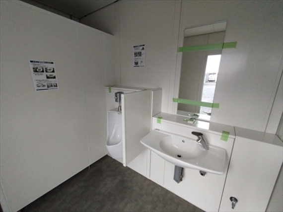 茨城県 1.84坪 新棟 SANIT_29MSL 男性用トイレ AC付 内観