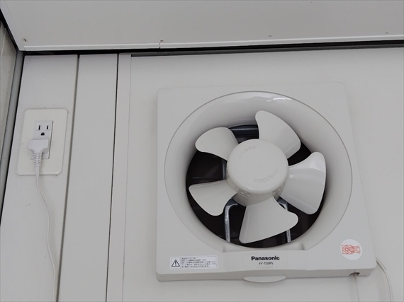 茨城県 1.84坪 新棟 SANIT_29MSL 男性用トイレ AC付 換気扇