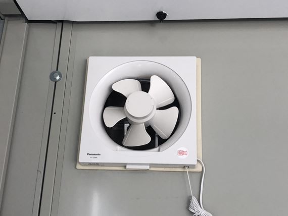 以前ご紹介した 磁石付きスライドボックス(SBG)を 探知機で探し、 小判穴ホルソーで「一発開口」できます❗️❗️ 探知機は ・簡易的なEGアッター  ・高感度タイプのマグネットアッター マグネットアッターなら、なお便利です😆👌 #未来工業株式会社 #未来工業 #未来 