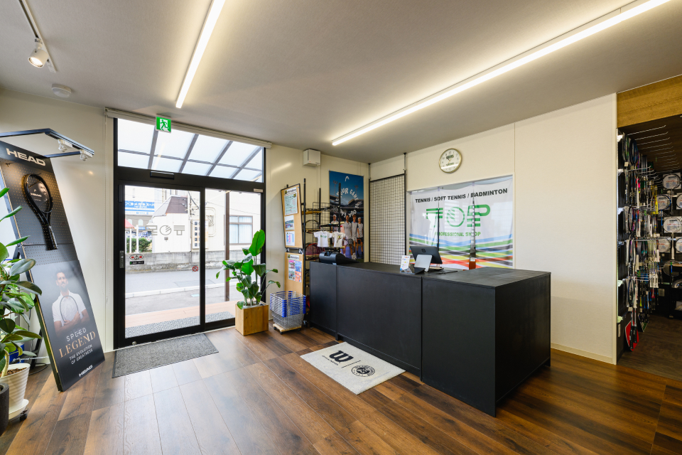 ユニットハウス・プレハブ・コンテナ 93MS1H 7連棟 平家建て スポーツ用品店 内観 入口 レジ