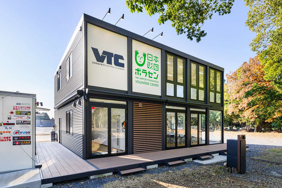 ユニットハウス・プレハブ・コンテナ 93MS1H 5連棟 2階建て 研修施設 外観 左アングル